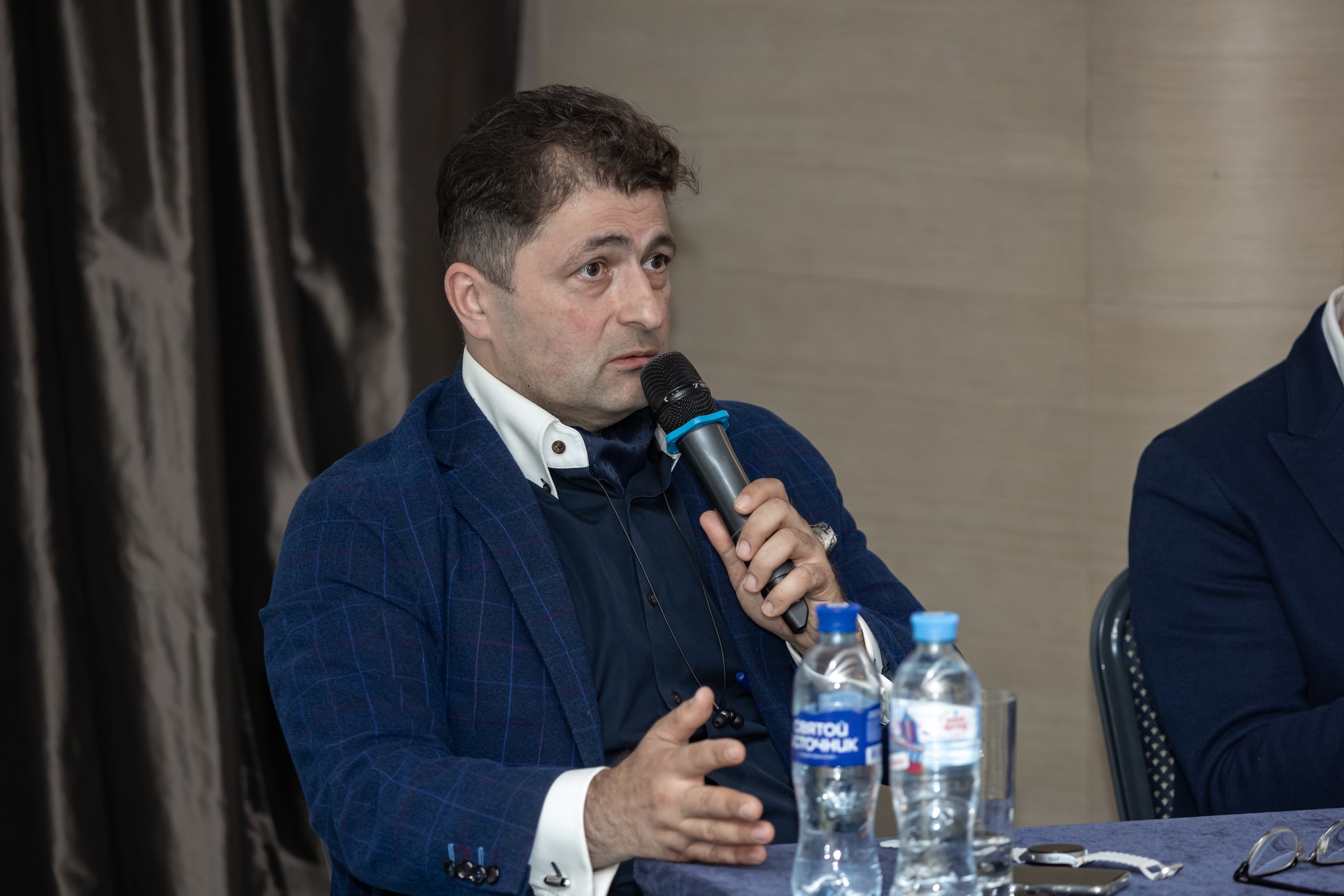 Роман Еремян: "Гостей роботы не заменят". Серьезный разговор о демографическом кризисе. 